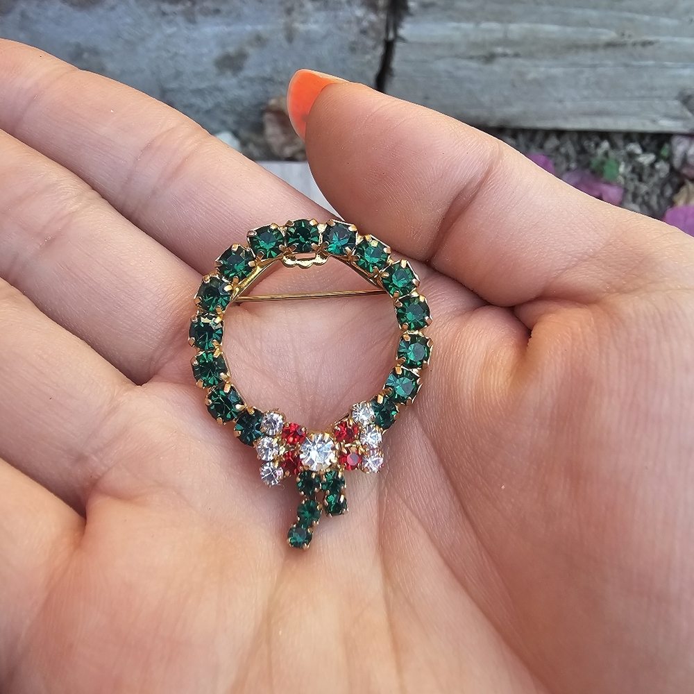 Adorable Green White and Red Rhinestone Wreath Brooch
